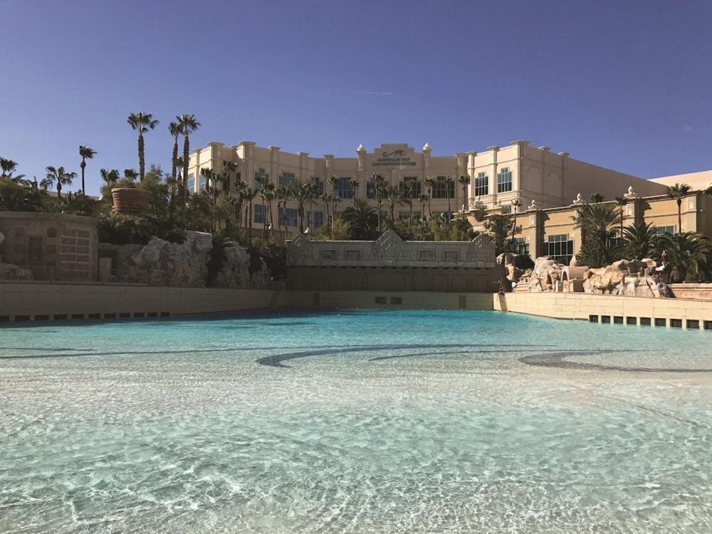 Mandalay Bay Resort And Casino By Suiteness Лас-Вегас Экстерьер фото